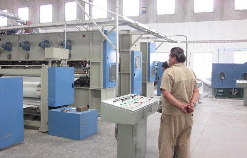 Jarum Punched Nonwoven Fabric Making Machine Untuk Tas Belanja 100-350kw